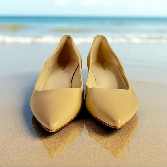 EUC Via Spiga Leather 2 In Block Kitten Heels Pumps Neutral Cream Beige Size 10M - Picture 2 of 10